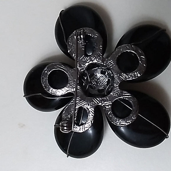 Vintage Flower Brooch with Black Gemstones - Picture 2 of 3
